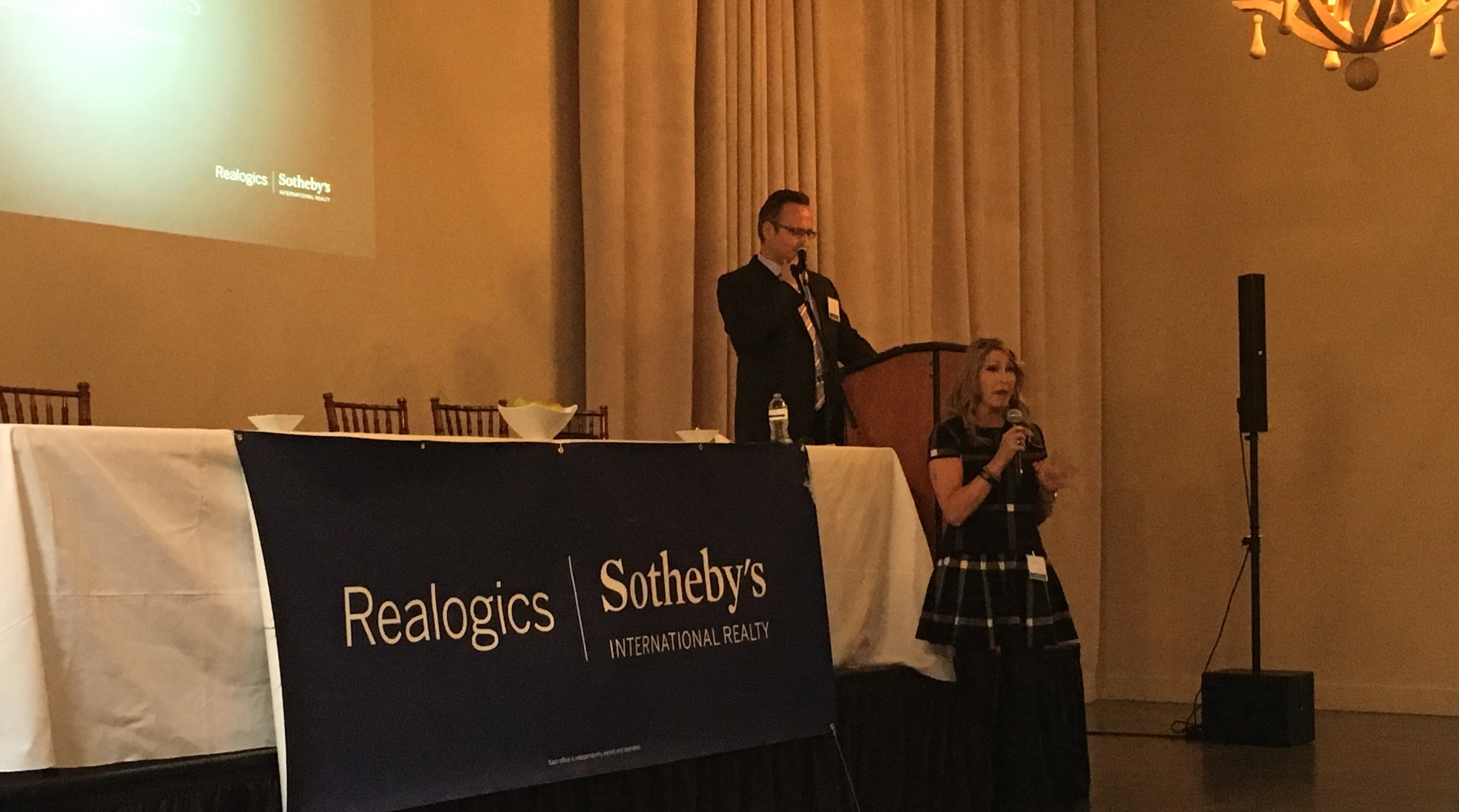 Above: Dean and Stacy Jones Welcome Attendees to the 2016 RSIR Momentum Forum